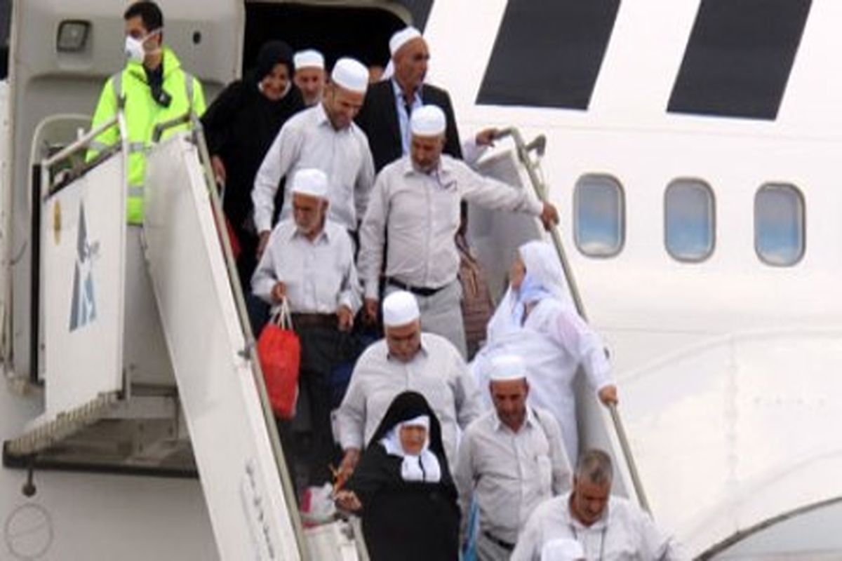 هواپیمای نخستین کاروان حجاج ایرانی در فرودگاه امام(ره) به زمین نشست