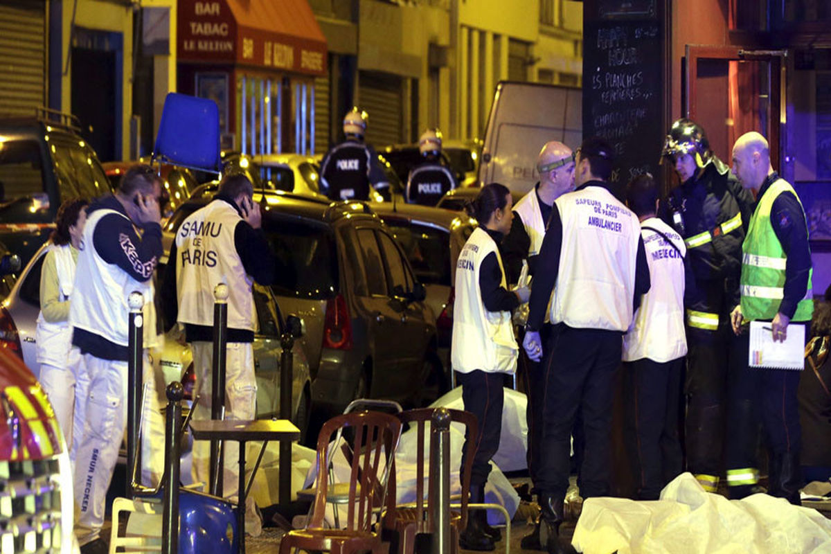 خونین ترین شب پاریس/ بیش از ۱۶۰نفر کشته شدند/ گروگان های زنده آزاد شدند/ داعش مسوولیت حملات تروریستی را بر عهده گرفت