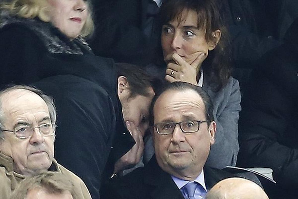 لحظه باخبر شدن رییس جمهوری فرانسه از حوادث تروریستی/ عکس
