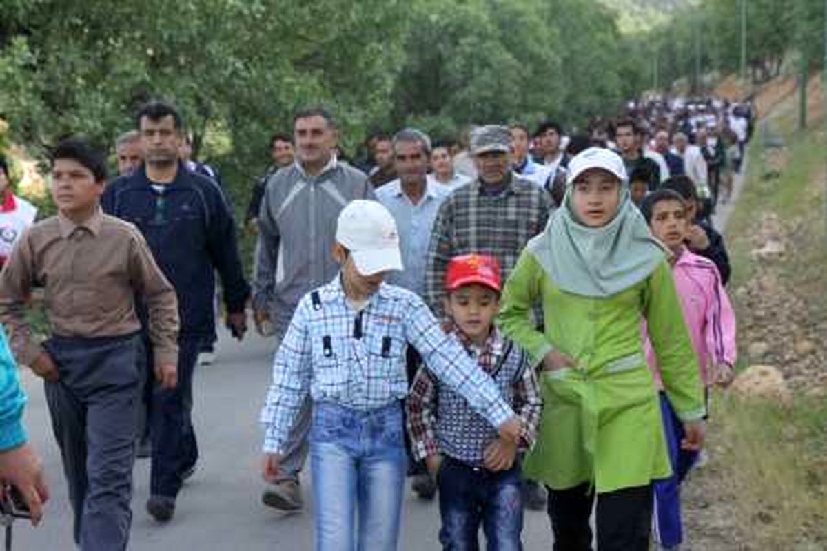 برگزاری همایش پیاده روی خانواده در شش شهر کهگیلویه وبویراحمد