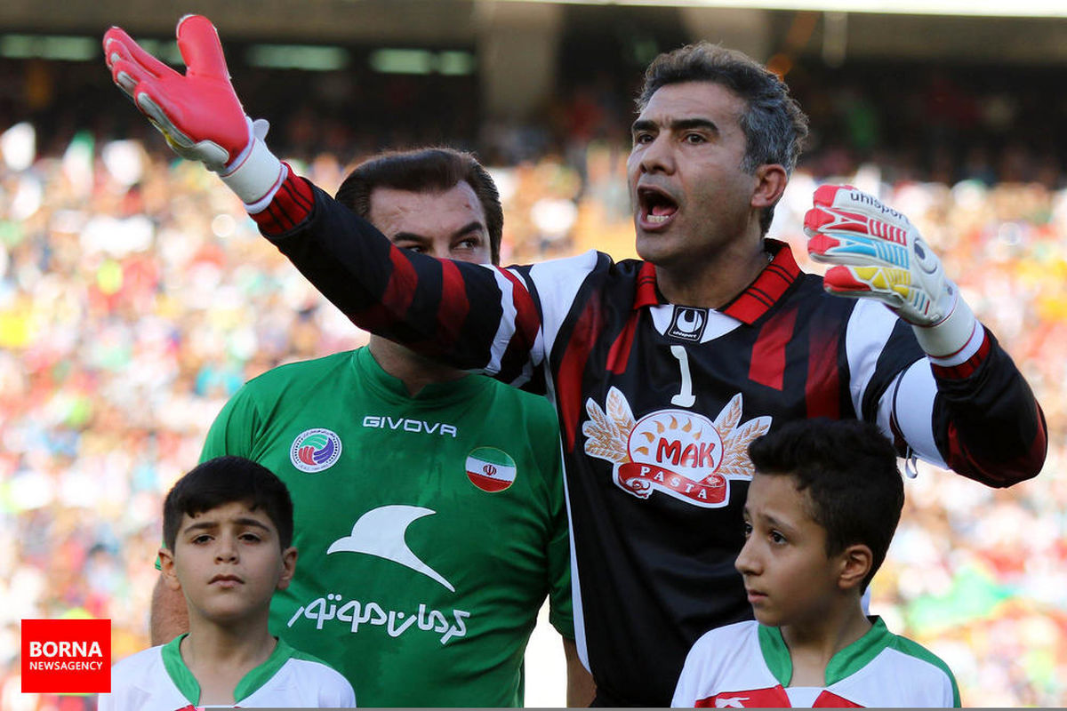 درگیری عابدزاده با هواداران استقلال/ عکس هادی در دستان بنگر و رحمتی