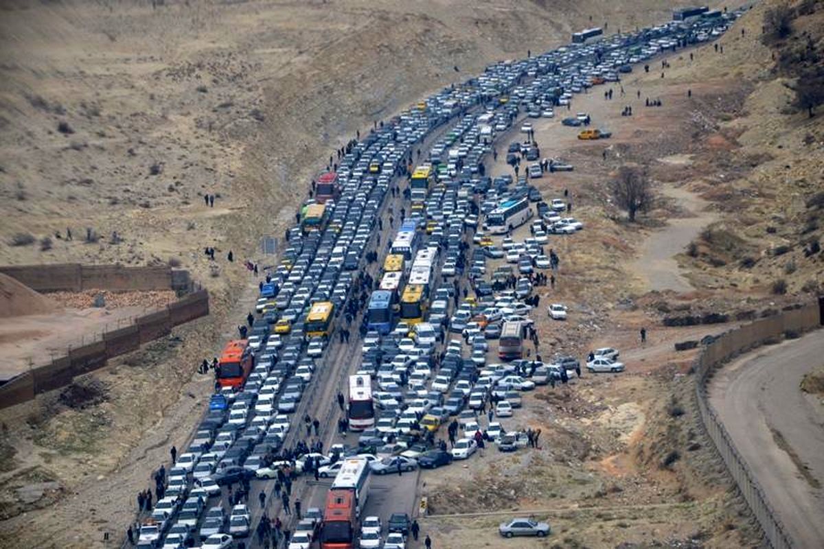تردد در پایانه مرزی مهران به کندی در جریان است