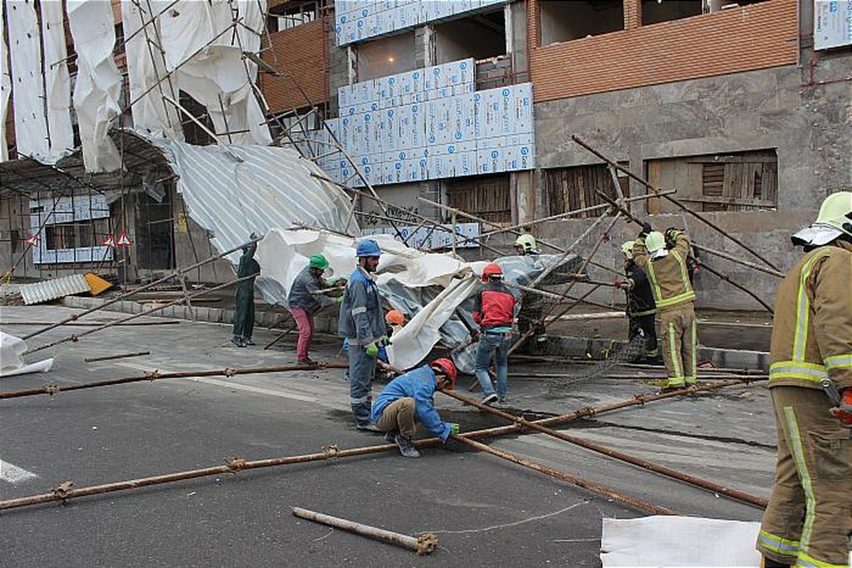 مهار داربست های معلق در بزرگراه ستاری