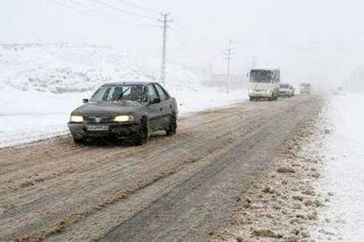 برف راه ۲۷۵ روستای کرمانشاه را مسدود کرده است