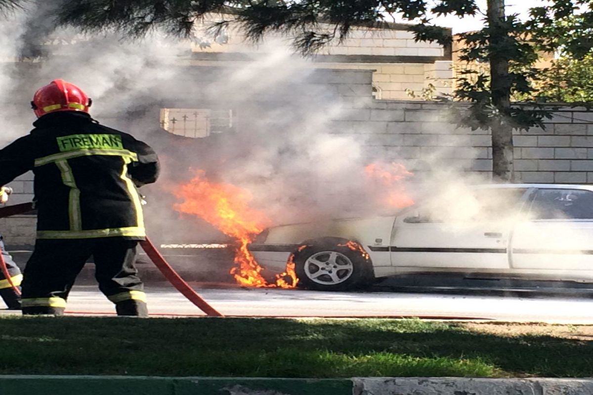 آتش‌سوزی خودروی پژو در جاده جورقان