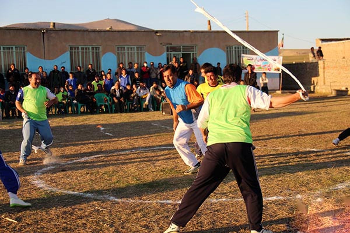 بازی های بومی محلی آذربایجان در نقده به مناسبت هفته بسیج برگزار شد