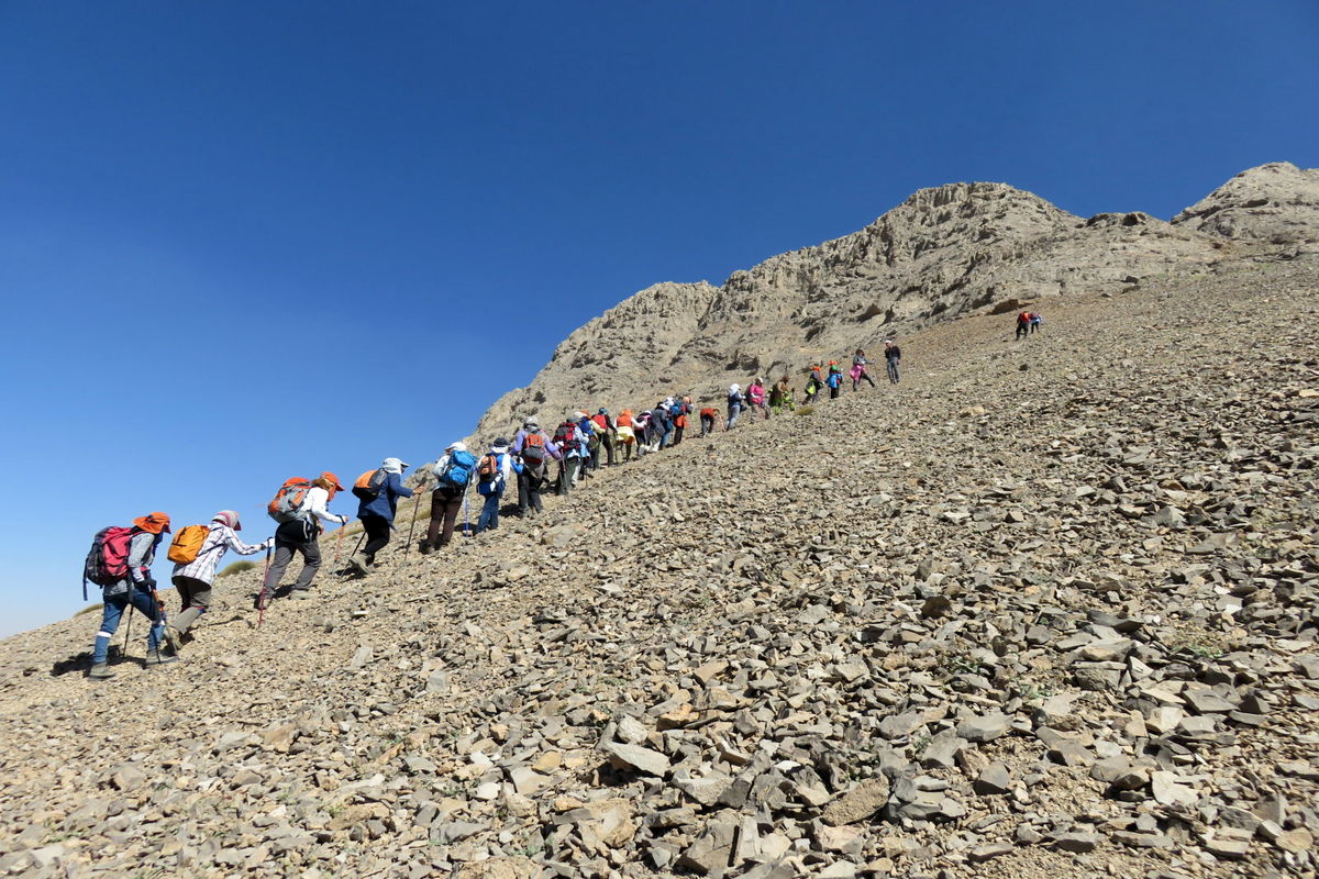 صعود ۱۱ نفره تیم منتخب کوهنوردی کاشمر به ارتفاعات کرمان
