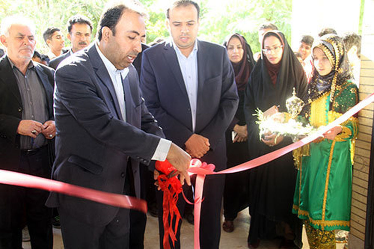 نمایشگاه چکامه علم  در شهرستان بندرعباس افتتاح شد