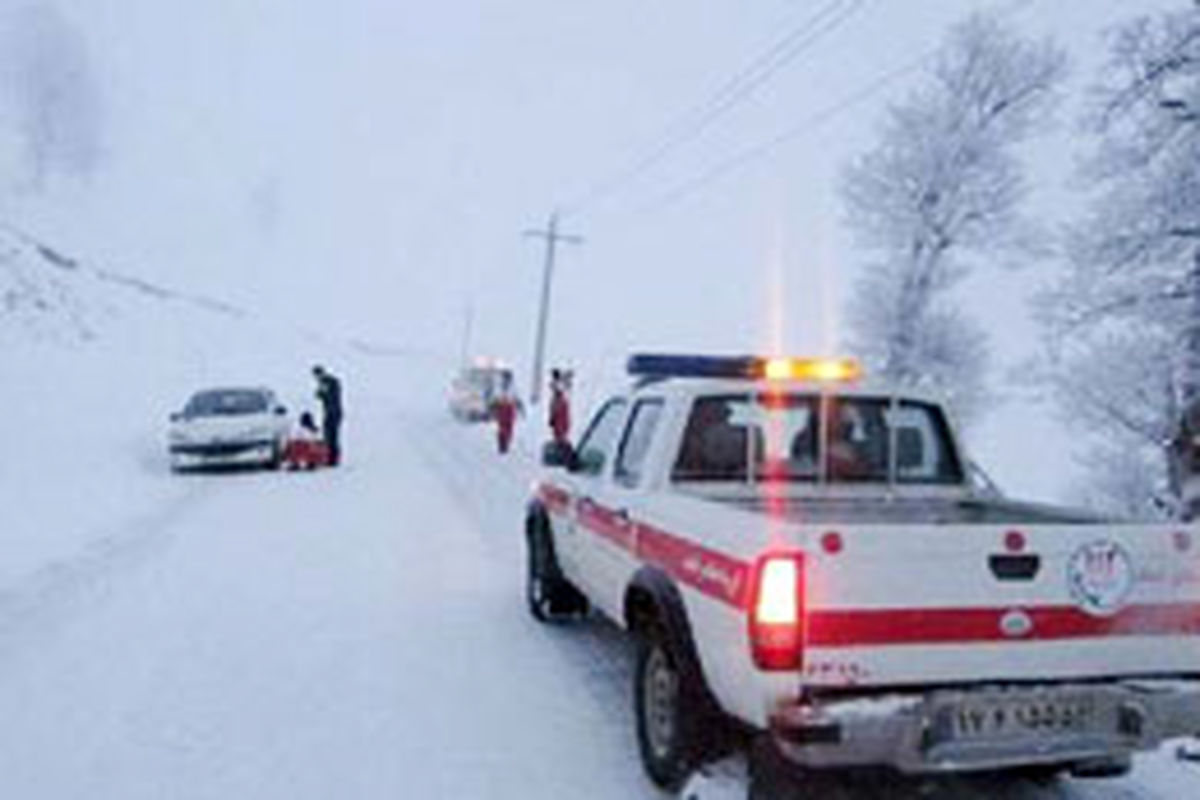 سرنشینان خودرو های گرفتار در برف و کولاک ، محور ارومیه به نقده نجات پیدا کردند