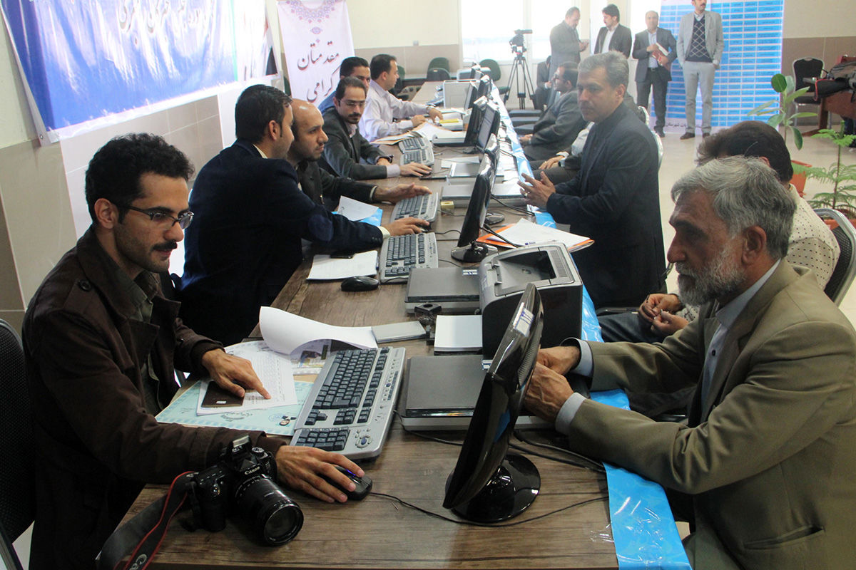 ۱۲۸نامزدمجلس شورای اسلامی و۱۲نفرنامزد خبرگان رهبری درخوزستان ثبت نام کردند