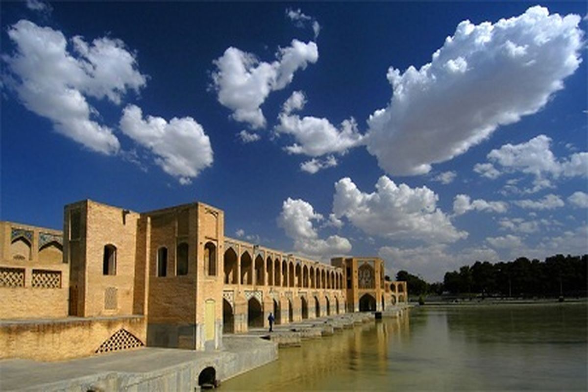 هوای بهاری اصفهان سالم است
