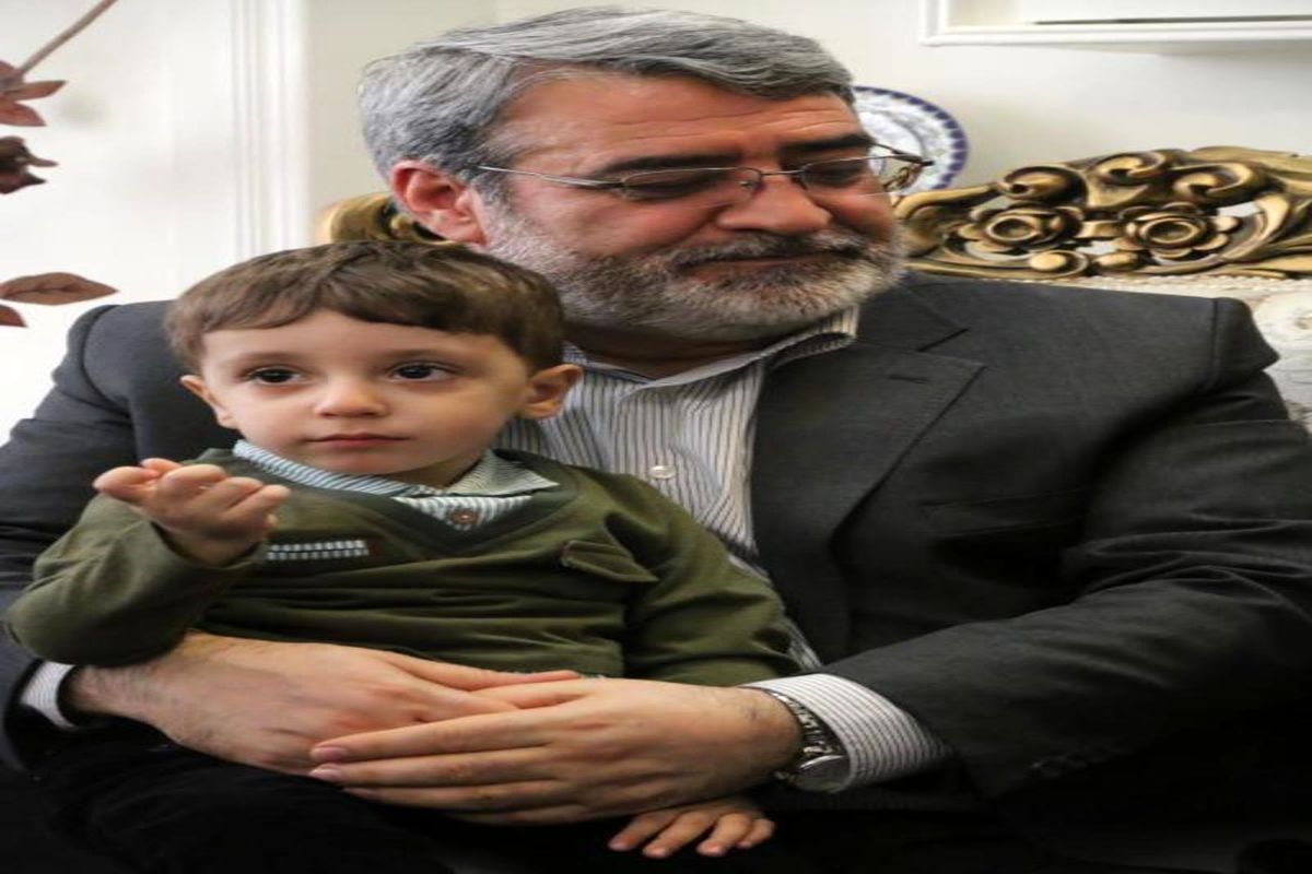 دیدار وزیر کشور با خانواده شهیدان محمدی مفرد و اعتمادی