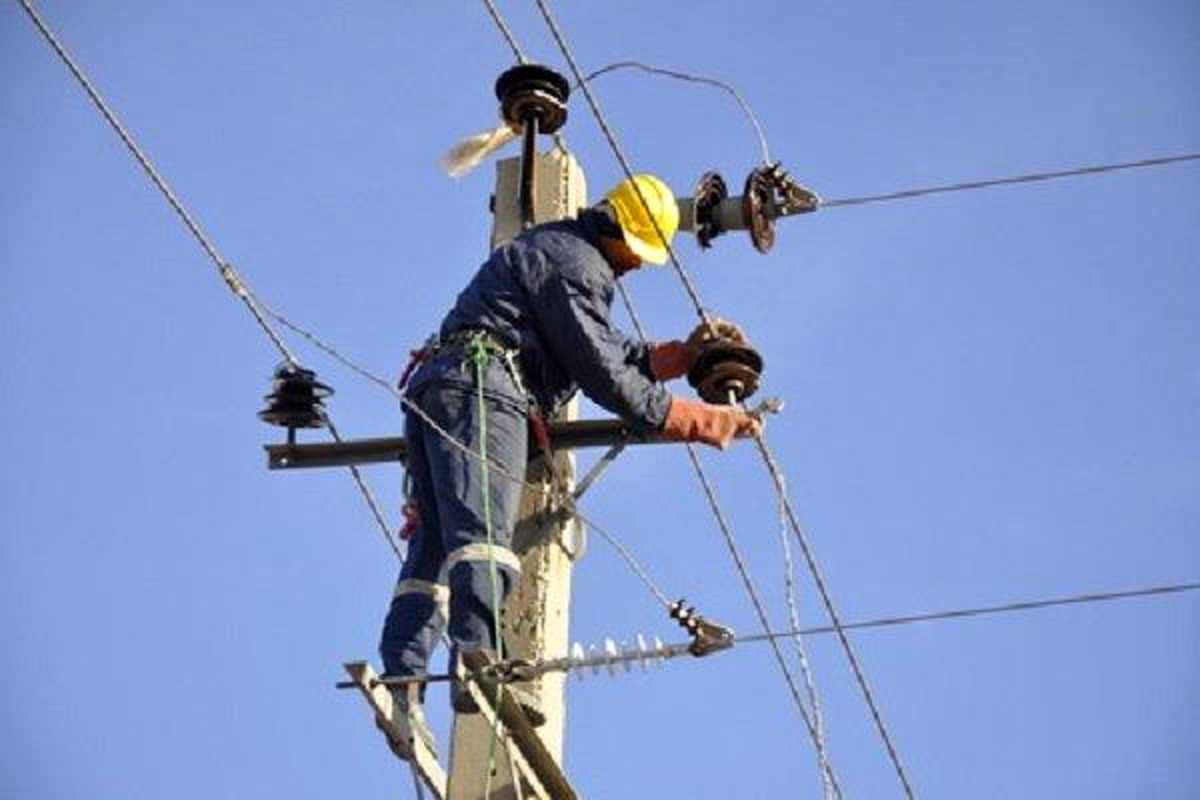 تعمیر و بازسازی ۱۵ کیلومتر از شبکه‌های برق اسدآباد