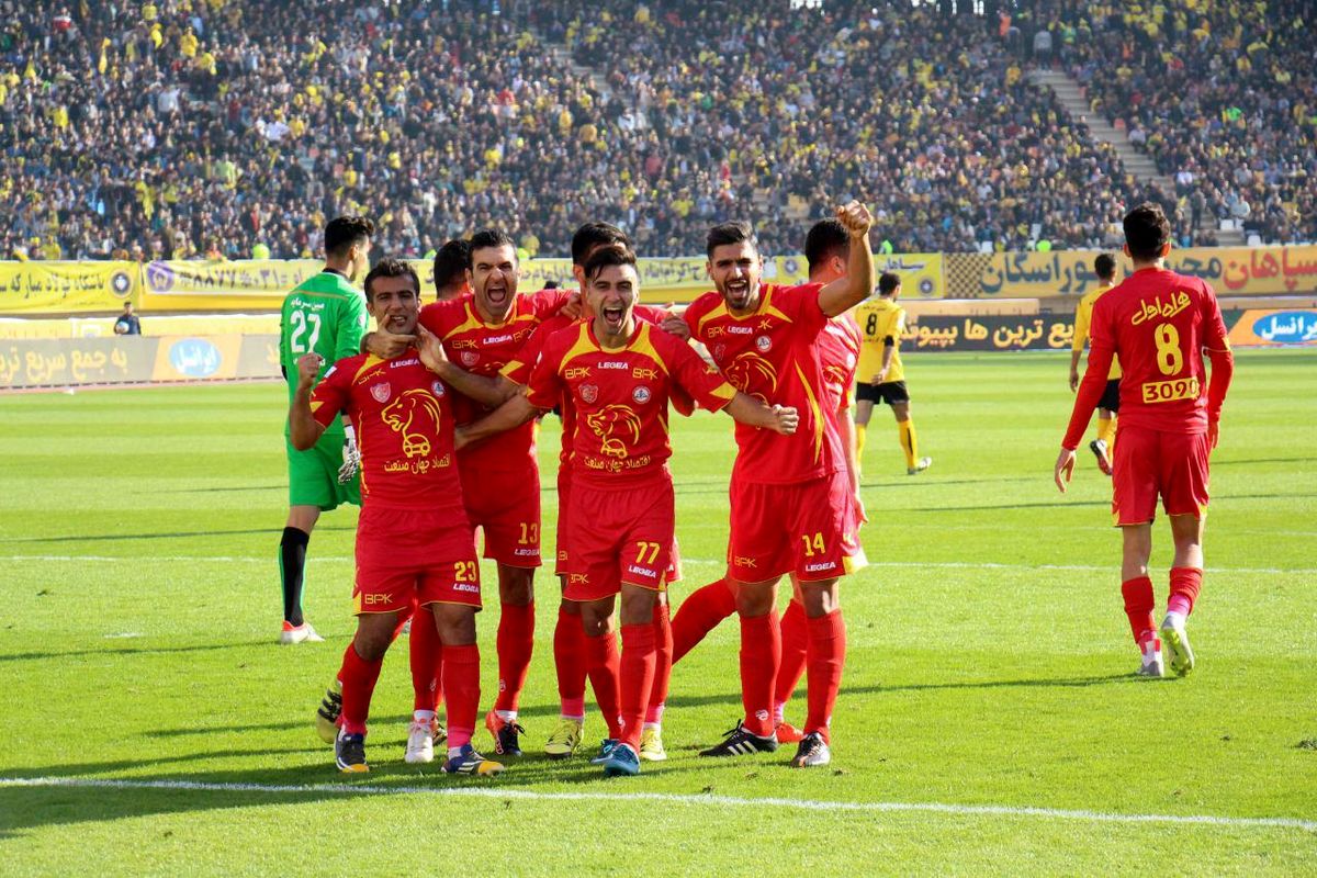 فرار از جهنم زرد/ نفت دایی به فینال رسید