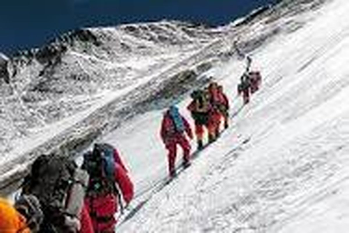 پنجمین دوره صعود کوهنوردان به قله عجم خلخال برگزار می شود