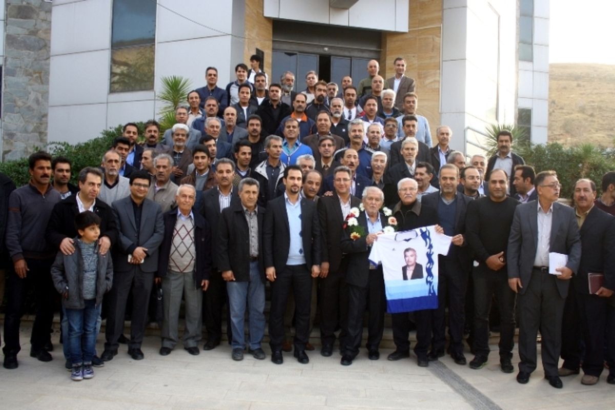 تجلیل از سال‌ها فعالیت ورزشی اکبر کیا در شیراز