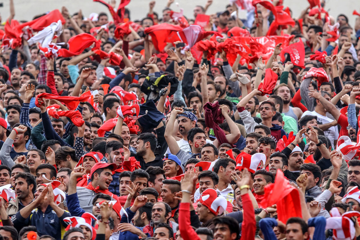 هوادار پرسپولیس به اورژانس منتقل شد