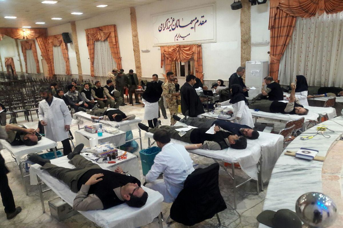 اهدای خون کارکنان فرماندهی آماد و پشتیبانی منطقه شمالشرق نزاجا