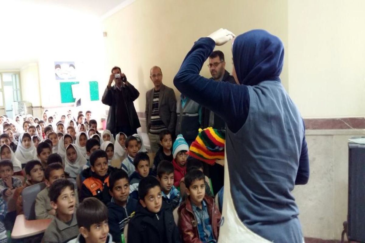 اجرای تأتر آدم کوچولوی گرسنه در روستاهای استان ایلام