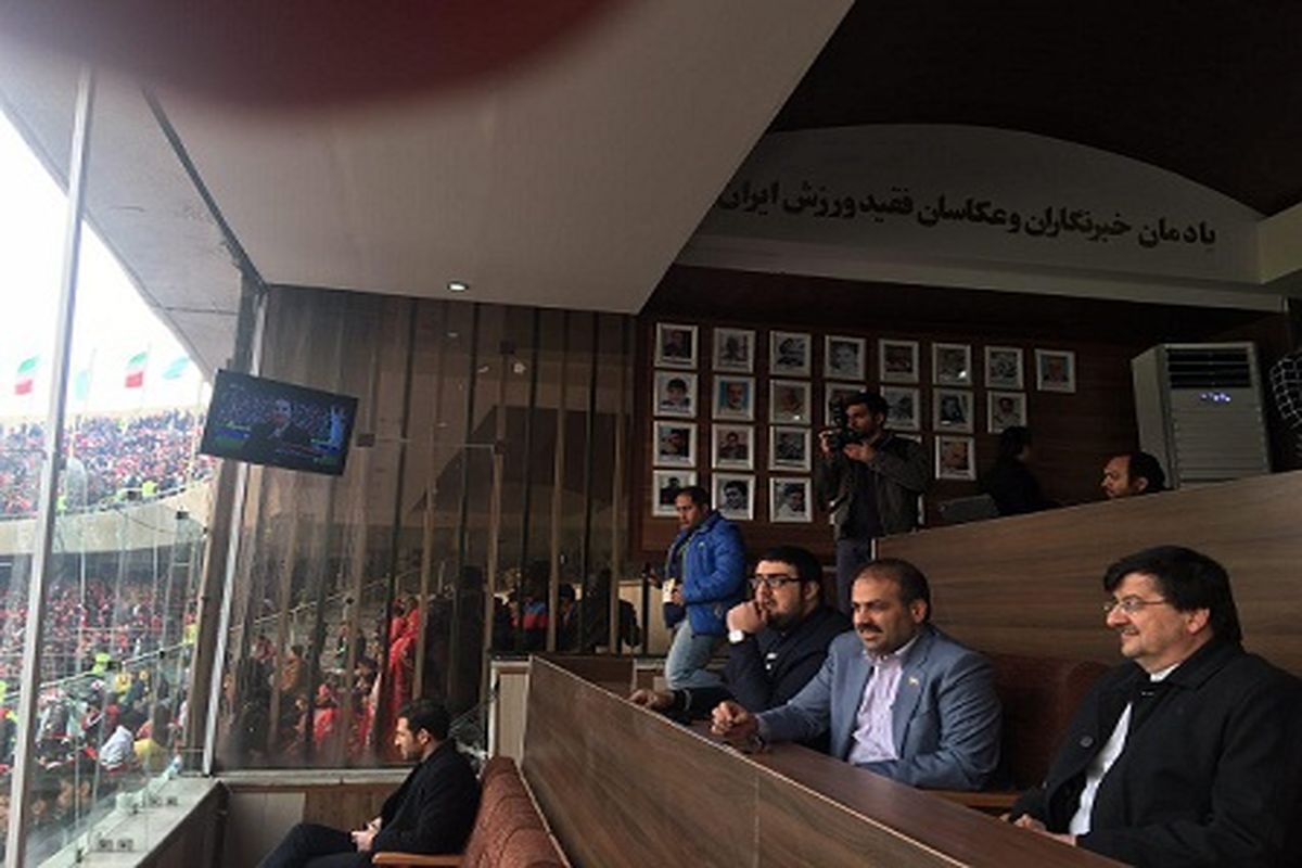 بازدید احمدی از جایگاه خبرنگاران ورزشگاه آزادی