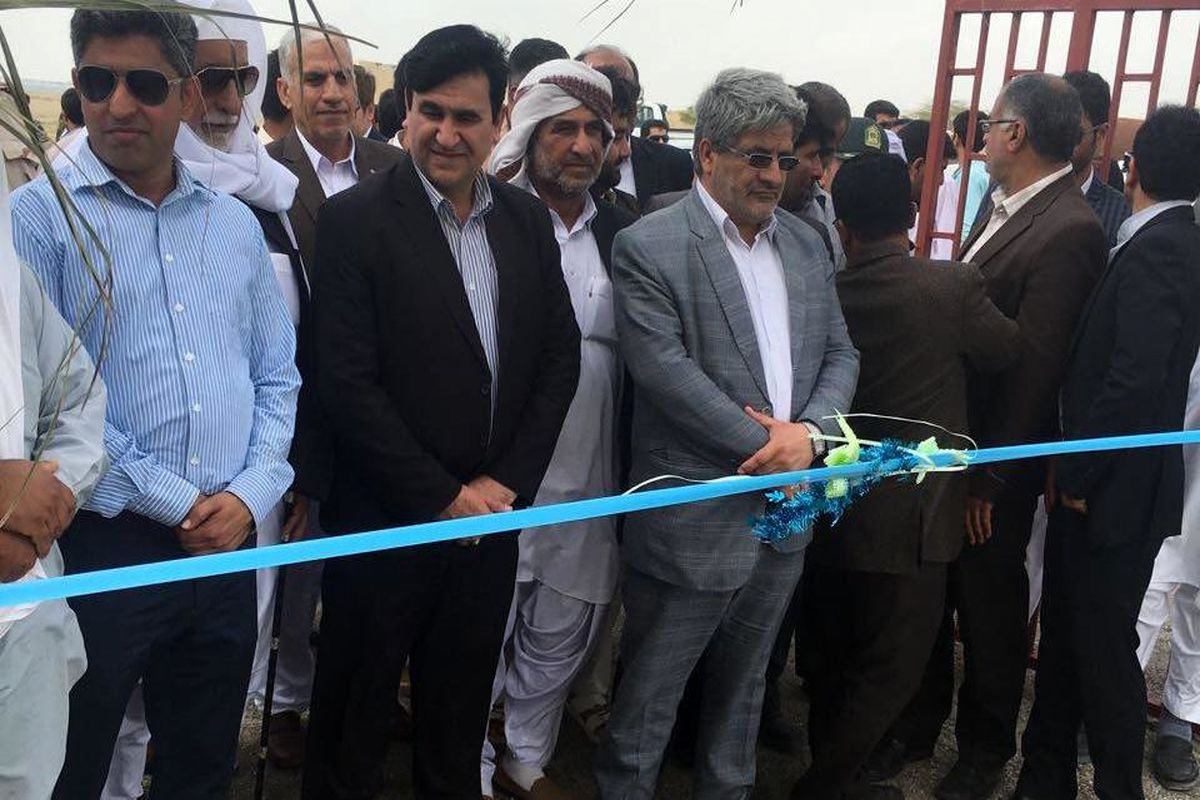 افتتاح آبشیرین کن و کارخانه یخ سازی در بندر صیادی گوگسرجاسک