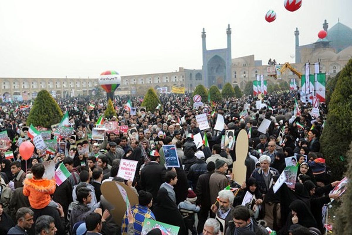 بانوی المپیکی ایران در راهپیمایی ۲۲ بهمن حضور یافت+عکس