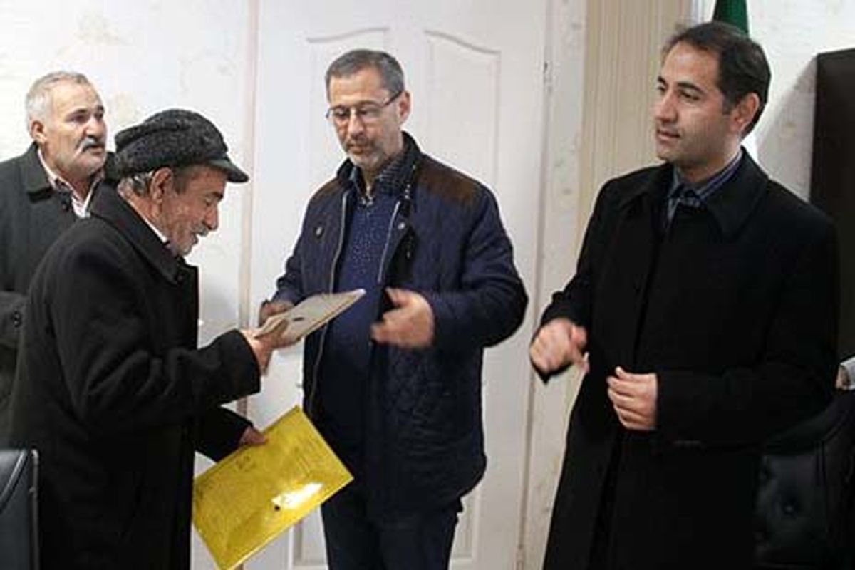 مشکل ۲۰ ساله اسناد مالکیت ۲۰۰ نفر از شهروندان منطقه ۳ تبریز برطرف شد