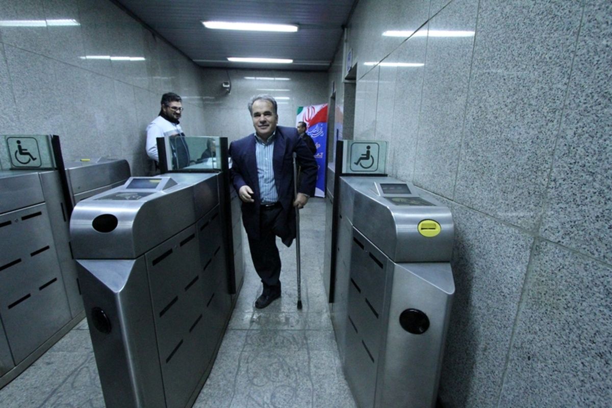 افتتاح اولین آسانسور ویژه جانبازان و سالمندان در مترو تهران