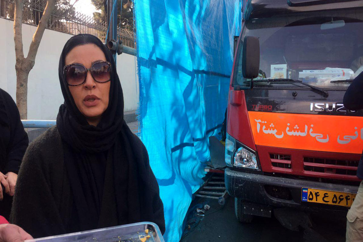 پذیرایی بازیگر زن ایرانی از آتش‌نشانان