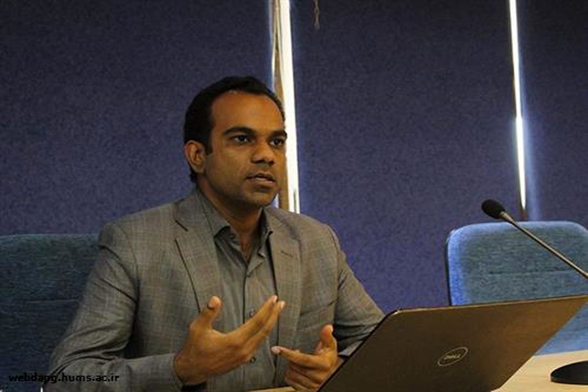 مجید سرنی زاده از کارکنان دانشگاه علوم پزشکی هرمزگان تئاتر دانشگاه آزاد را بین المللی کرد