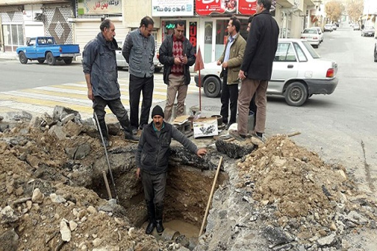 جابجایی لوله پلی اتیلن ۲۰۰ در خیابان شهدا شهر ایلام