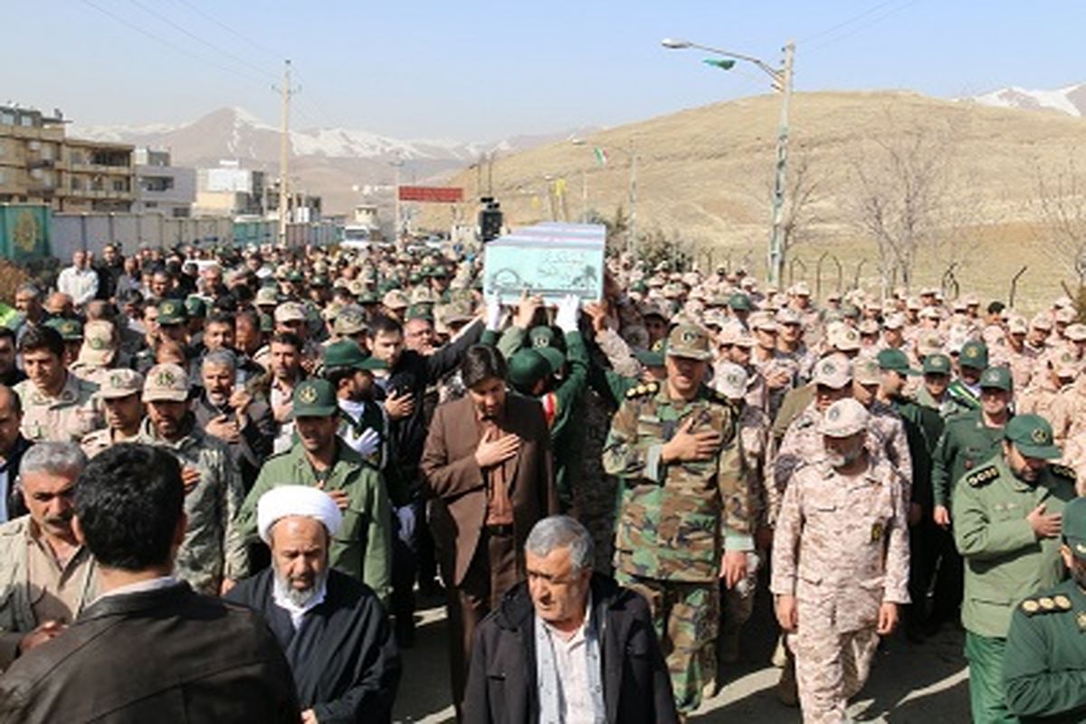 تشییع پیکر یک شهید گمنام دوران دفاع مقدس در سنندج