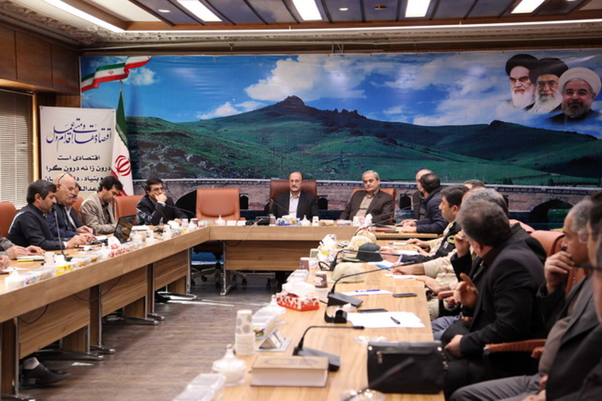 تمام دستگاههای دولتی با همه امکانات درخدمت مردم باشند