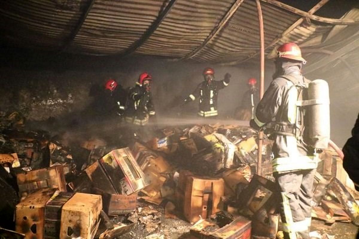 مصدوم شدن ۷ کارگر کارخانه رنگرزی در آتش سوزی