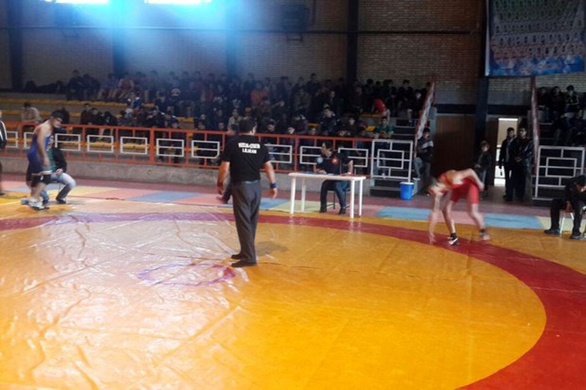 دهگلان برسکوی نخست مسابقات کشتی نوجوانان روستایی کردستان قرارگرفت