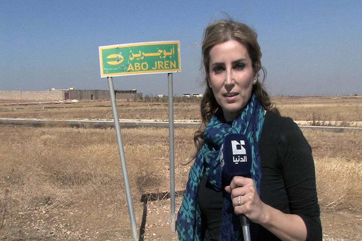 سلفی مجری معروف زن با اجساد داعشی‌ها