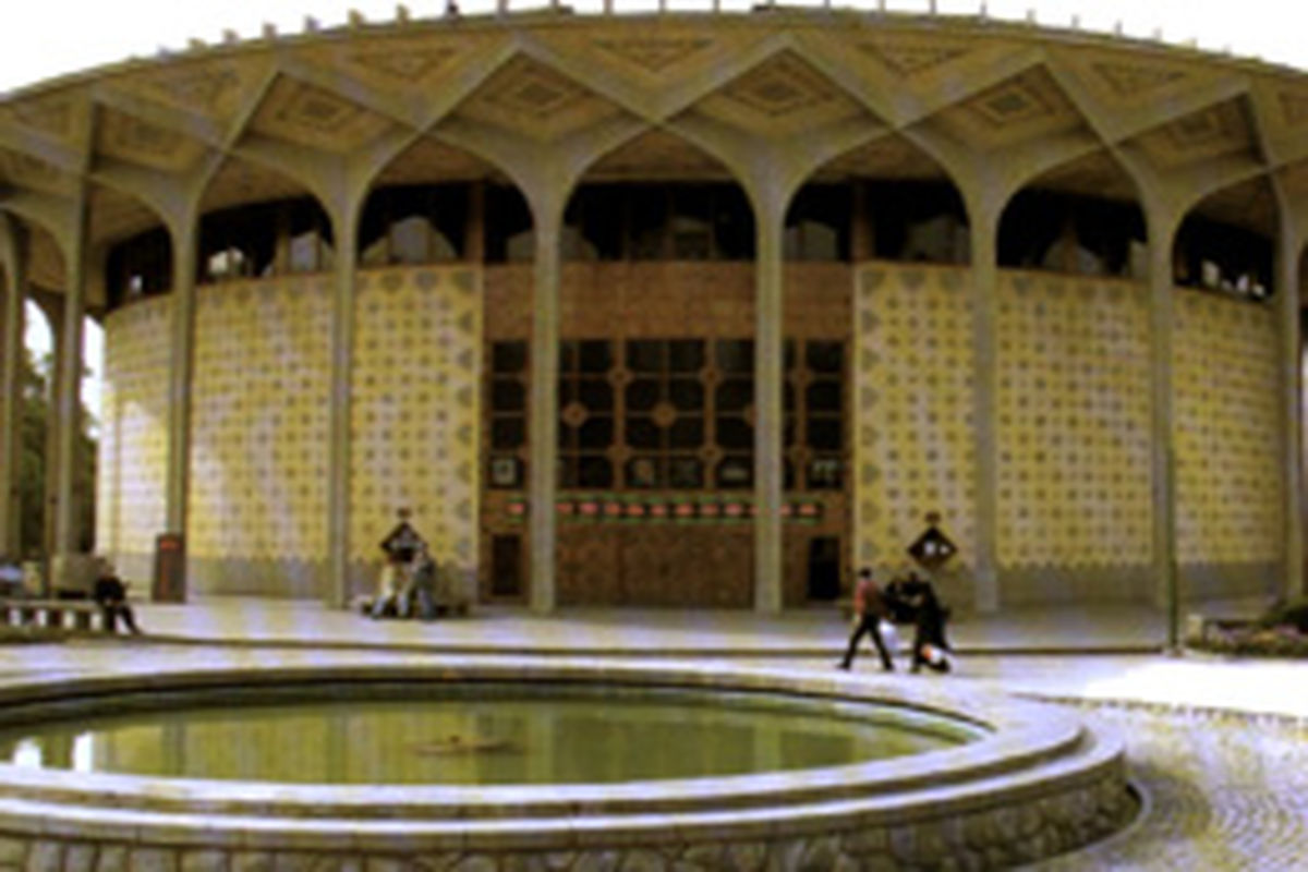 ارحام صدر بنیانگذار مکتب تاتر اصفهان
