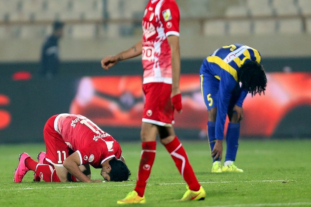 شیشه اتوبوس پرسپولیسی‌ها شکسته شد