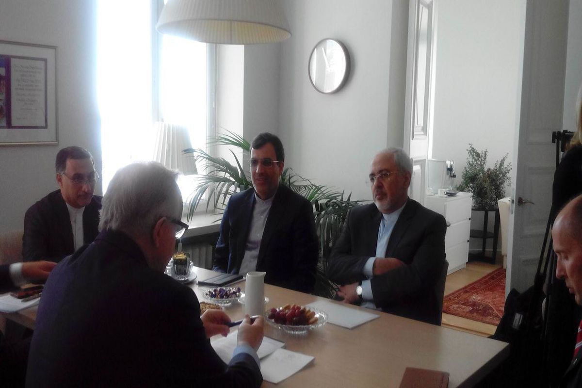 ظریف با رئیس جمهور سابق فنلاند دیدار کرد