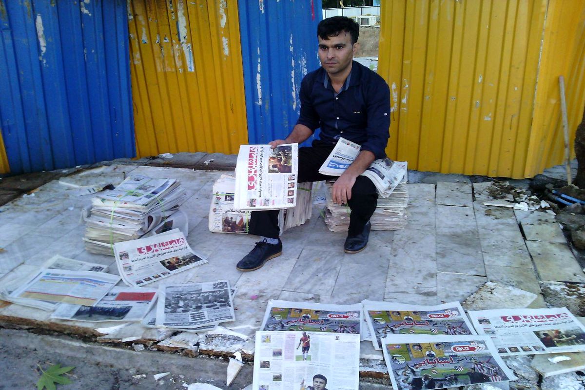 تخریب کیوسک مطبوعاتی میدان ۲۲بهمن خرم آباد