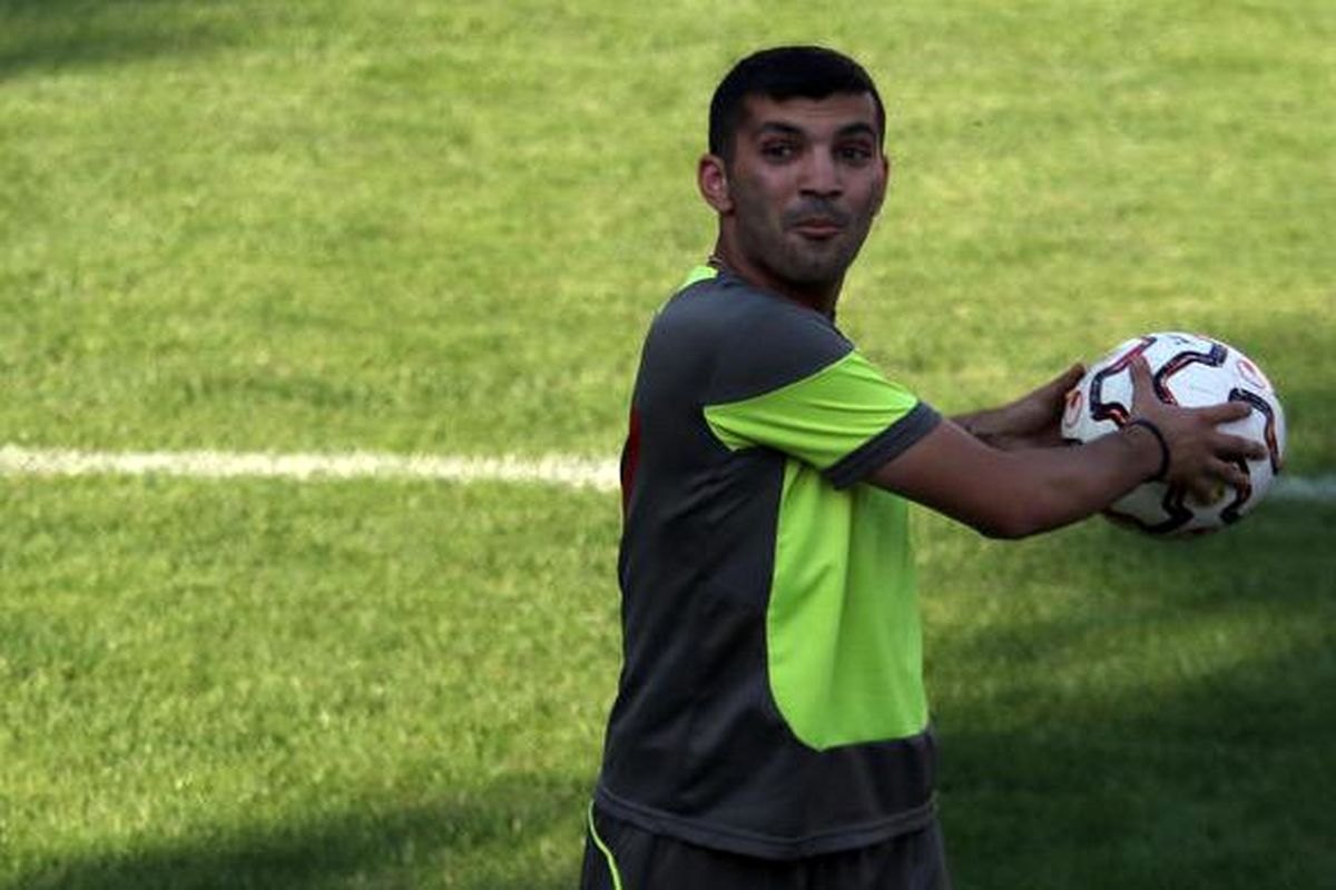 پرسپولیس ۹۵ با ۹ بازیکن استارت زد