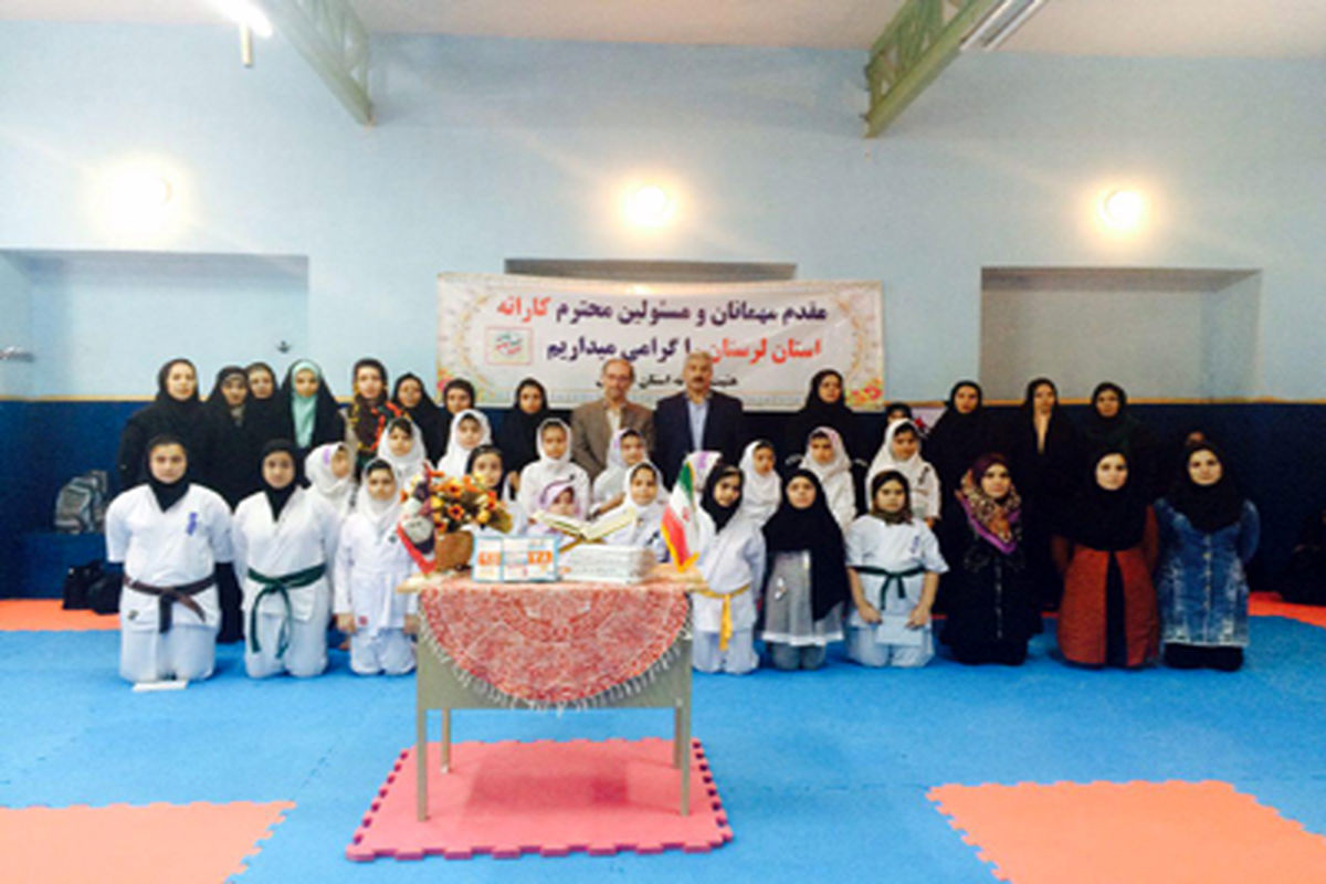 مراسم زیارت عاشورا وتفسیر قرآن درخانه کاراته لرستان به مناسبت ماه رمضان
