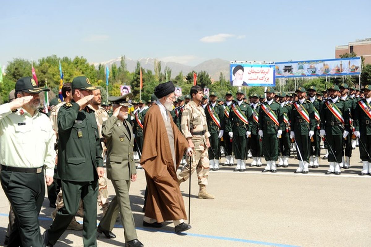 مراسم دانش‌آموختگی دانشجویان دانشگاه امام حسین(ع) برگزار شد