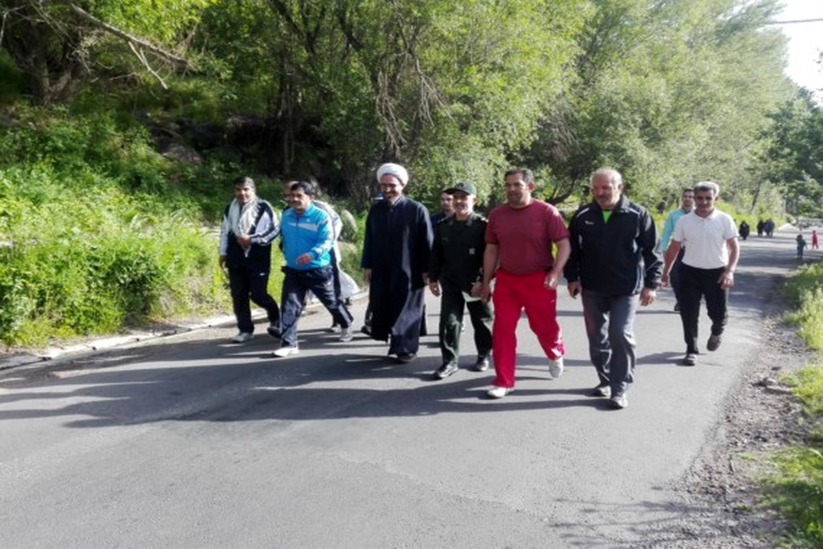 با حضور امام جمعه و مدیر ورزش و جوانان استان،همایش پیاده روی و کوه پیمایی در مشگین شهر برگزار شد