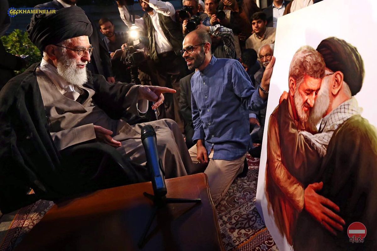حاج احمد متوسلیان در آغوش رهبر پس از ۳۴ سال