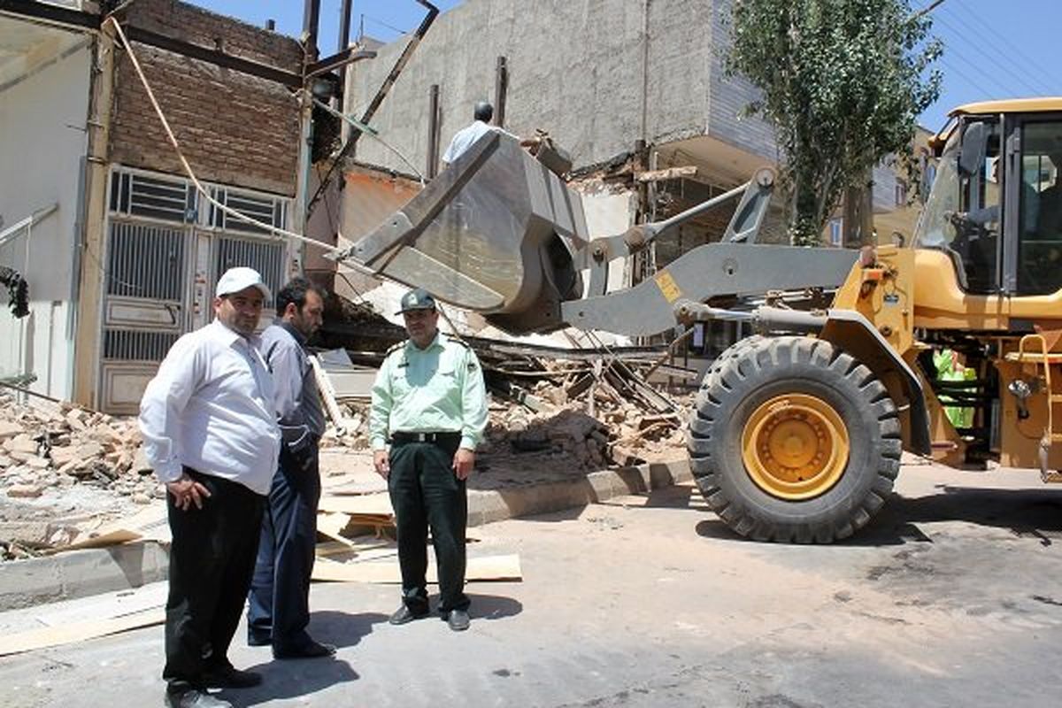 تخریب مغازه های غیر مجاز منطقه کوهسار ارم با حکم دادستانی