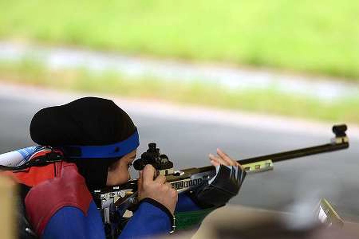 رقابت های تیرانداری با تفنگ بادی ویژه بانوان در زاهدان برگزار شد