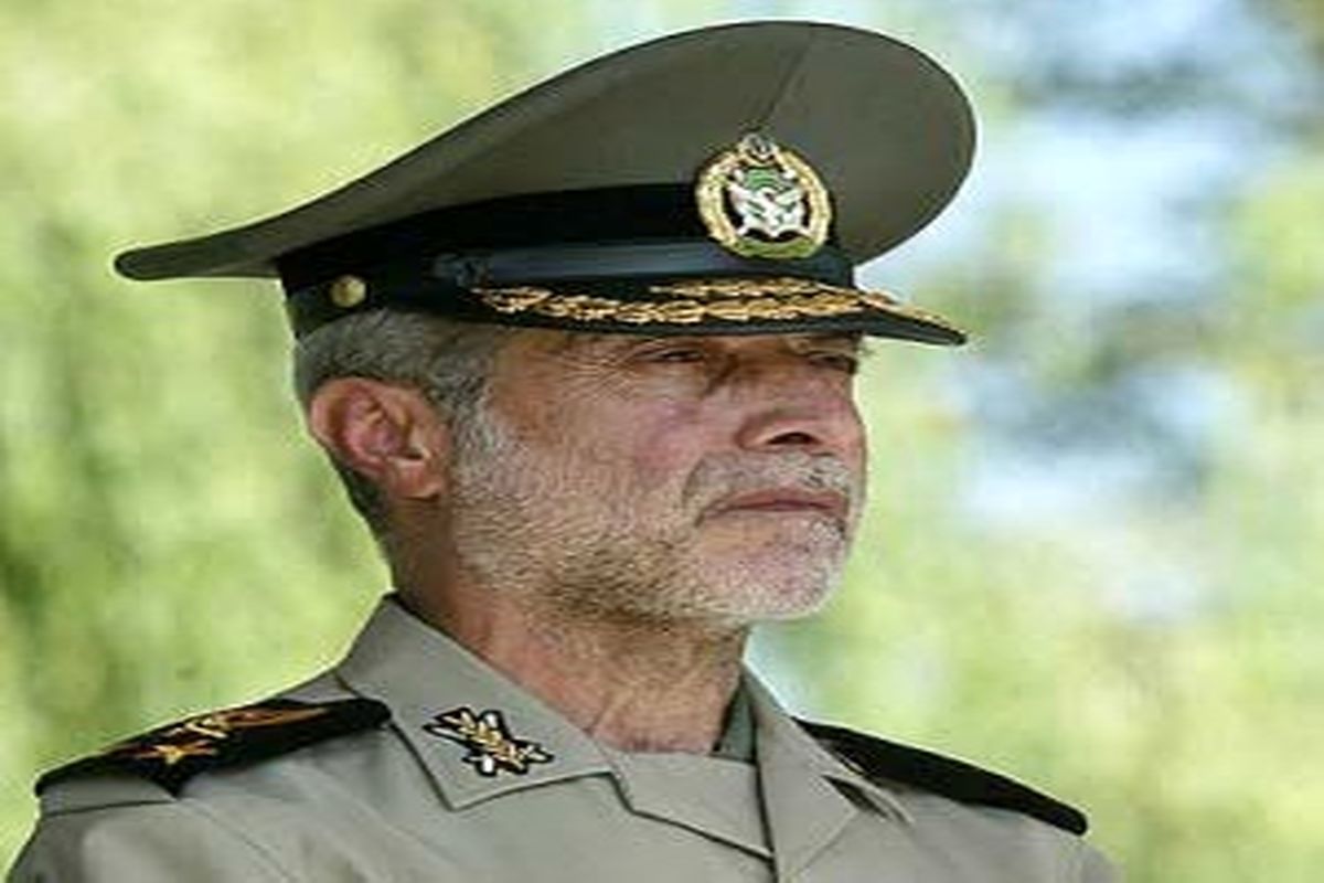 فرمانده کل ارتش انتصاب‌های جدید در ستاد کل نیروهای مسلح و قرارگاه مرکزی خاتم را تبریک گفت