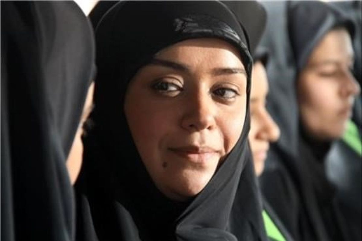 اقدام غیراخلاقی بازیگر زن ایرانی !