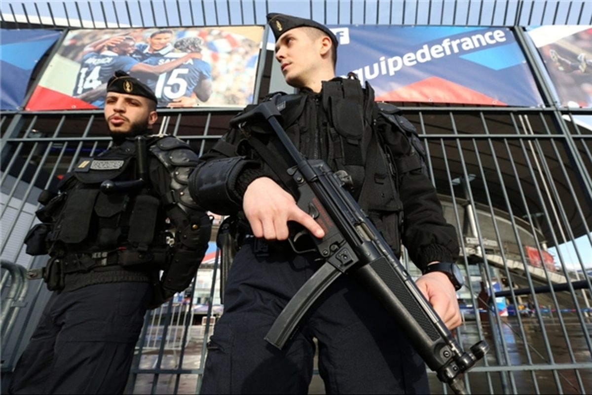 پلیس فرانسه بسته مشکوک را منفجر کرد
